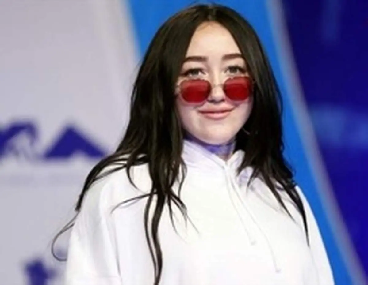 فروش اشک‌های خواننده زن!
