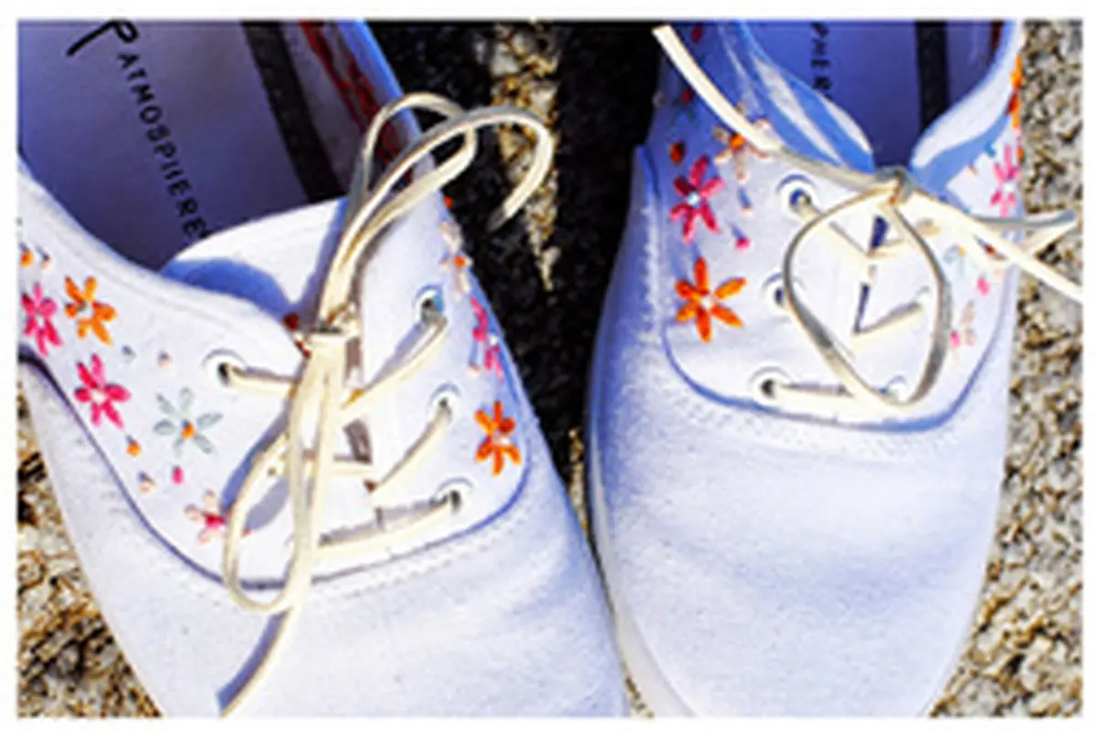 آموزش گلدوزی روی کفش ساده پارچه‌ای بسیار زیبا