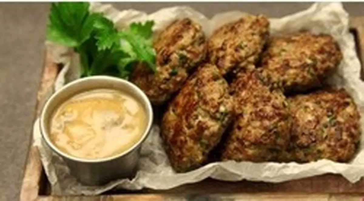 طرز تهیه کتلت گوشت با سس قارچ خوشمزه