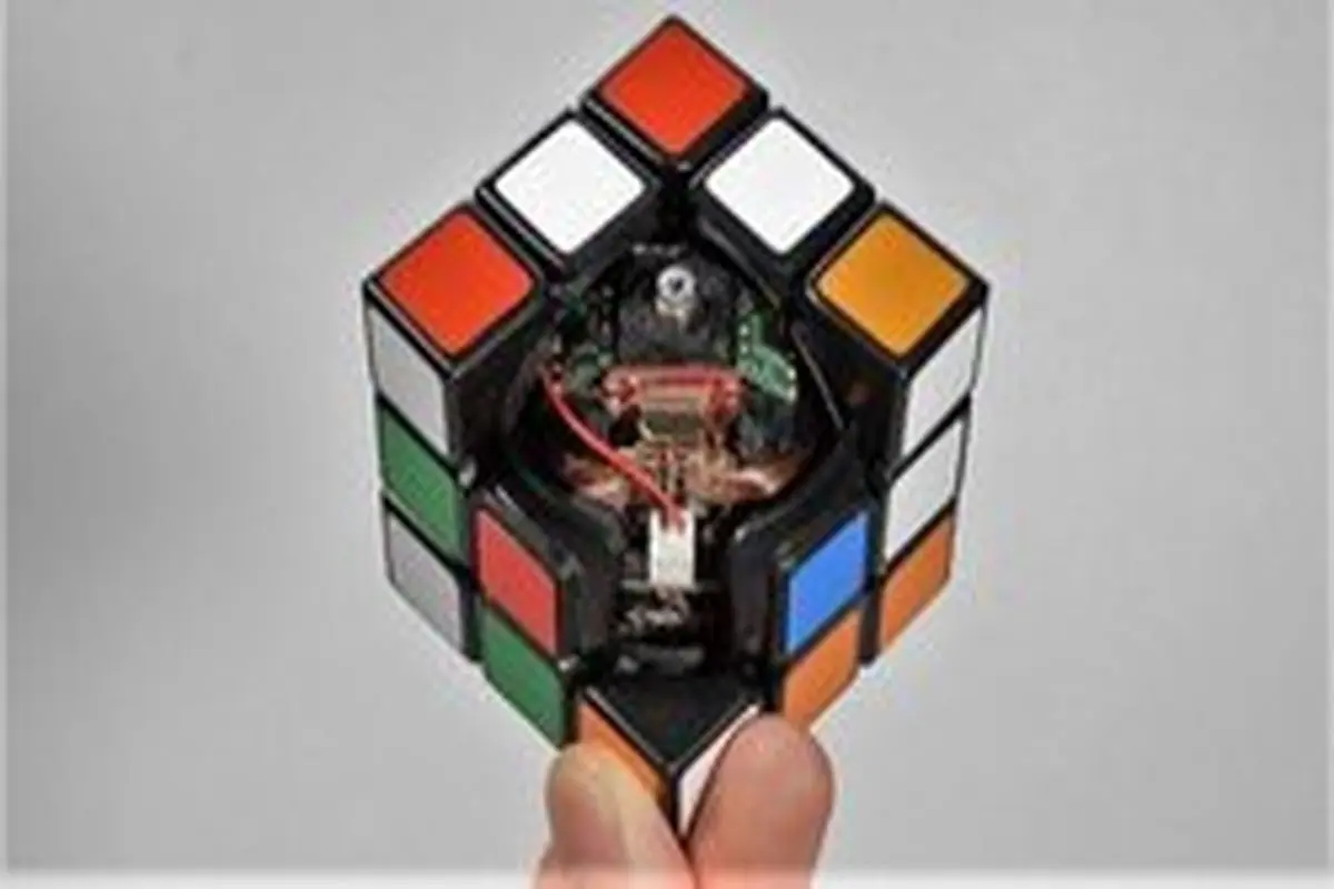 ابداع مکعب روبیکی که به طور خودکار حل می‌شود