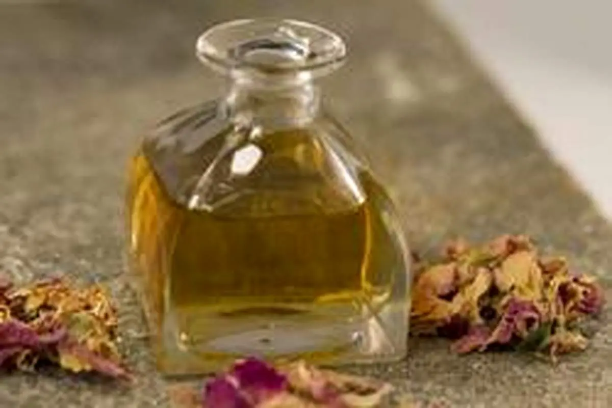 نحوه استفاده از روغن بنفشه برای مو و داشتن گیسوان بنفشه‌ای!