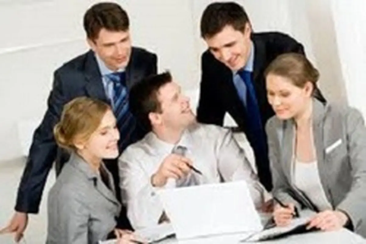 چگونه فردی جذاب باشیم؟ ۱۴ ویژگی شخصیتی افراد جذاب و کاریزماتیک
