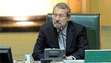 لاریجانی: مجلس بالغ‌تر از این است که با چند پیامک نظرش عوض شود