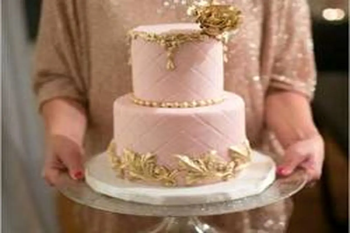 مدل‌های شیک و چند طبقه کیک صورتی طلایی
