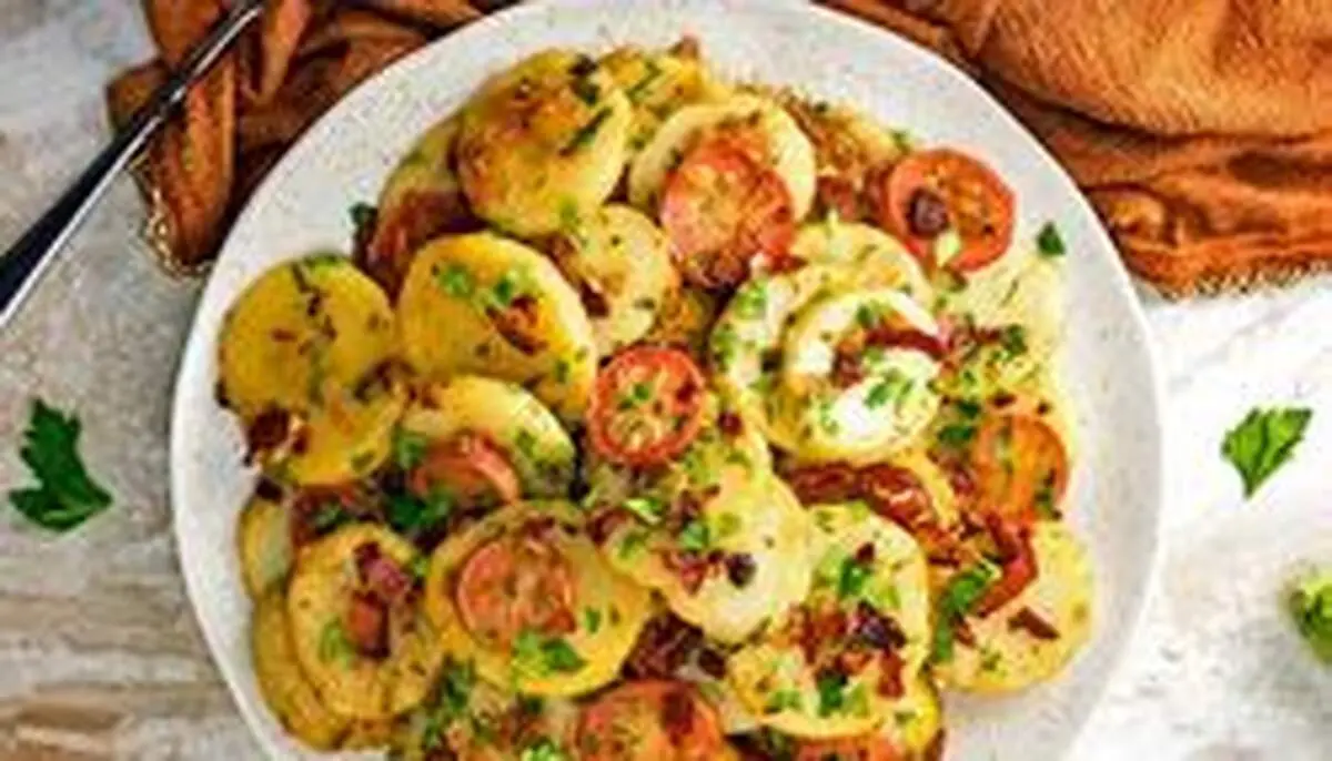 طرز تهیه خوراک سیب زمینی و گوجه به ۳ روش