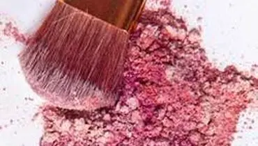 ترفندی برای پاک کردن لکه آرایش روی لباس