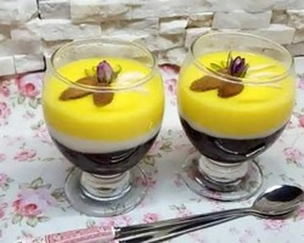 طرز تهیه فرنی سه رنگ