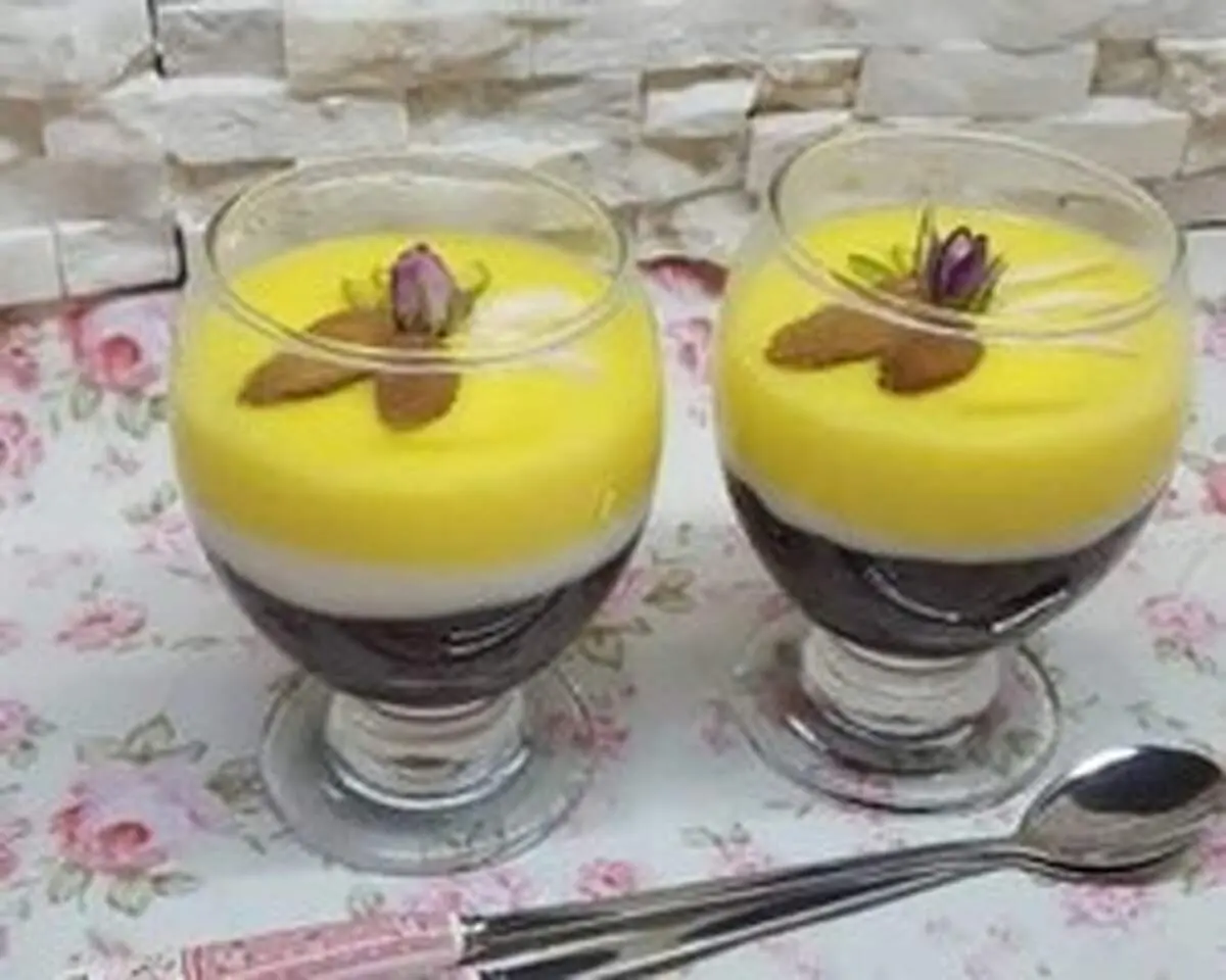 طرز تهیه فرنی سه رنگ