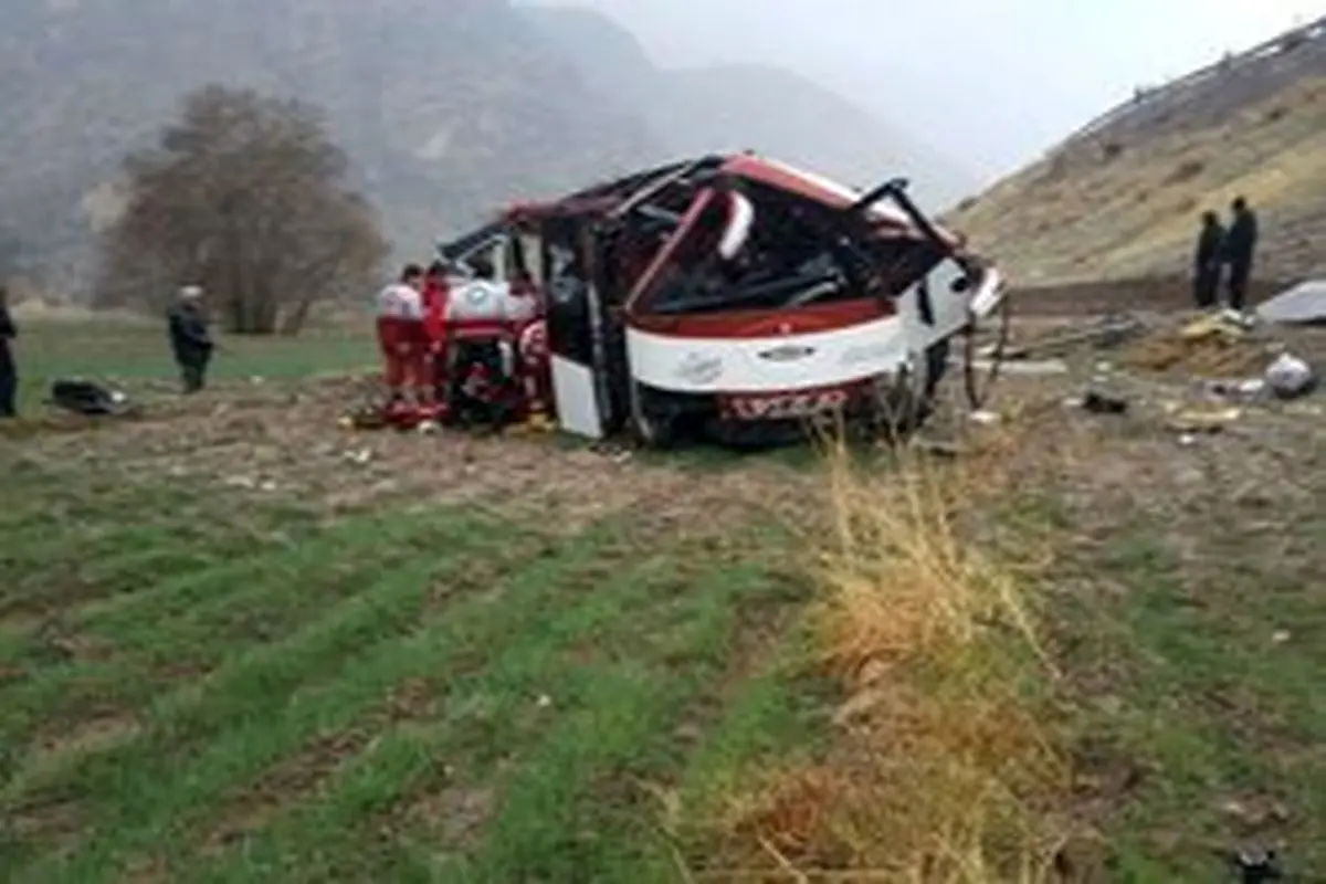 واژگونی اتوبوس با ۴۵ کشته و مجروح