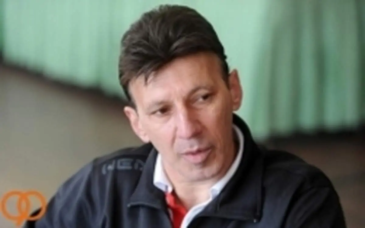 مربی تیم‌ملی را به بازی استقلال راه ندادند!