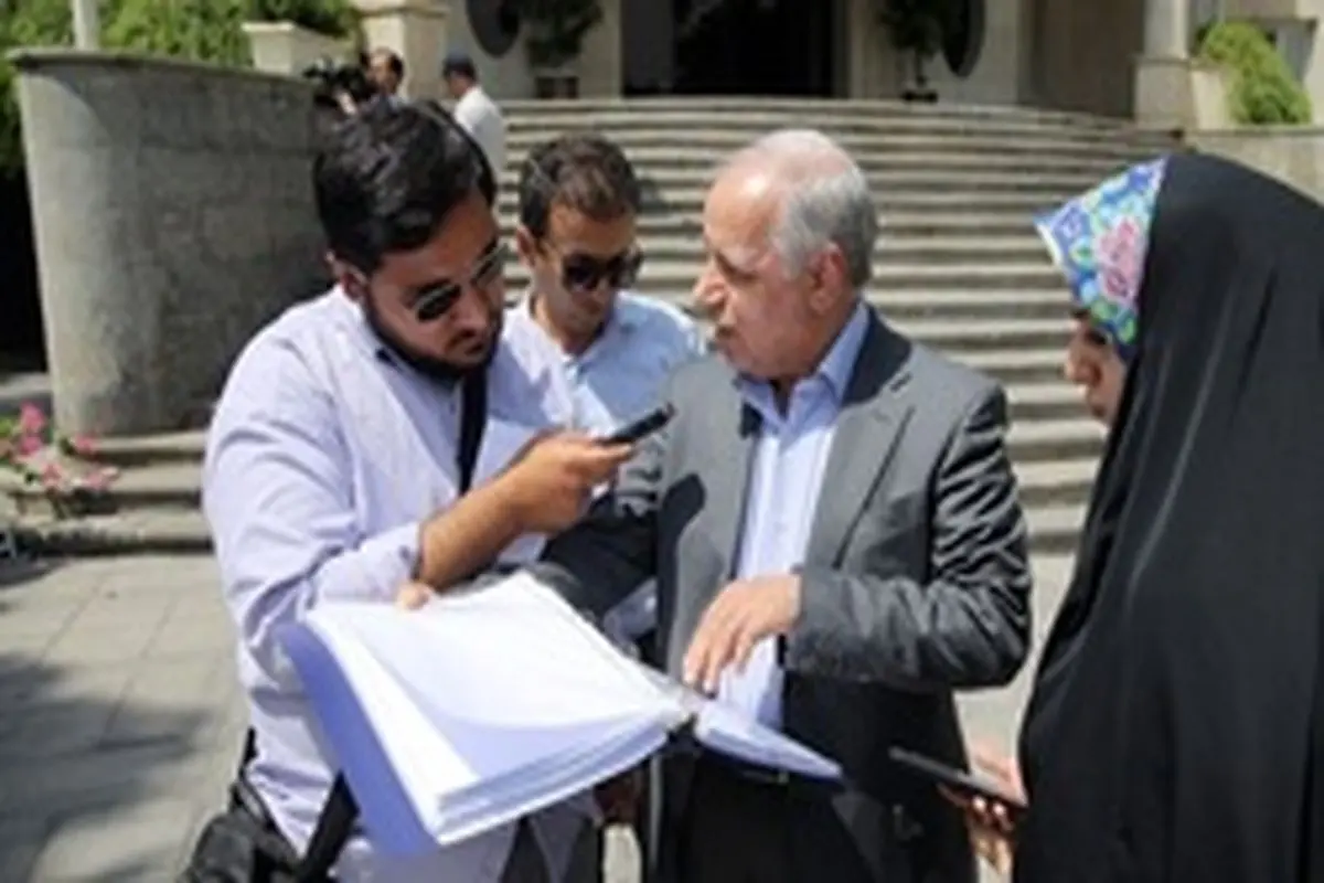چند مقام دولتی شامل قانون منع بکارگیری بازنشستگان میشوند؟