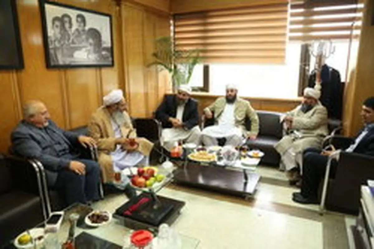 حضور مولوی عبدالحمید در شورای اسلامی شهر تهران و دیدار با رییس کمیسیون فرهنگی و اجتماعی