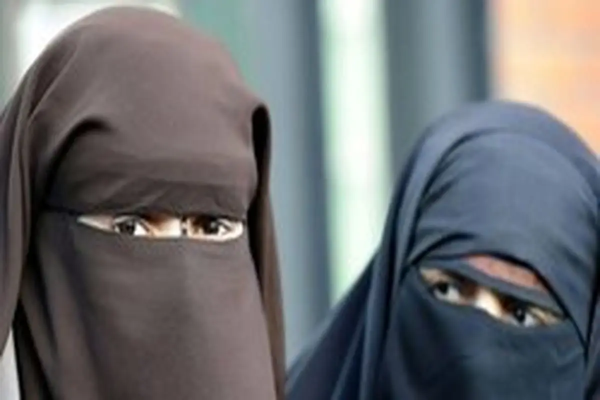 نقض حقوق بشر طبق ممنوعیت استفاده از حجاب در فرانسه