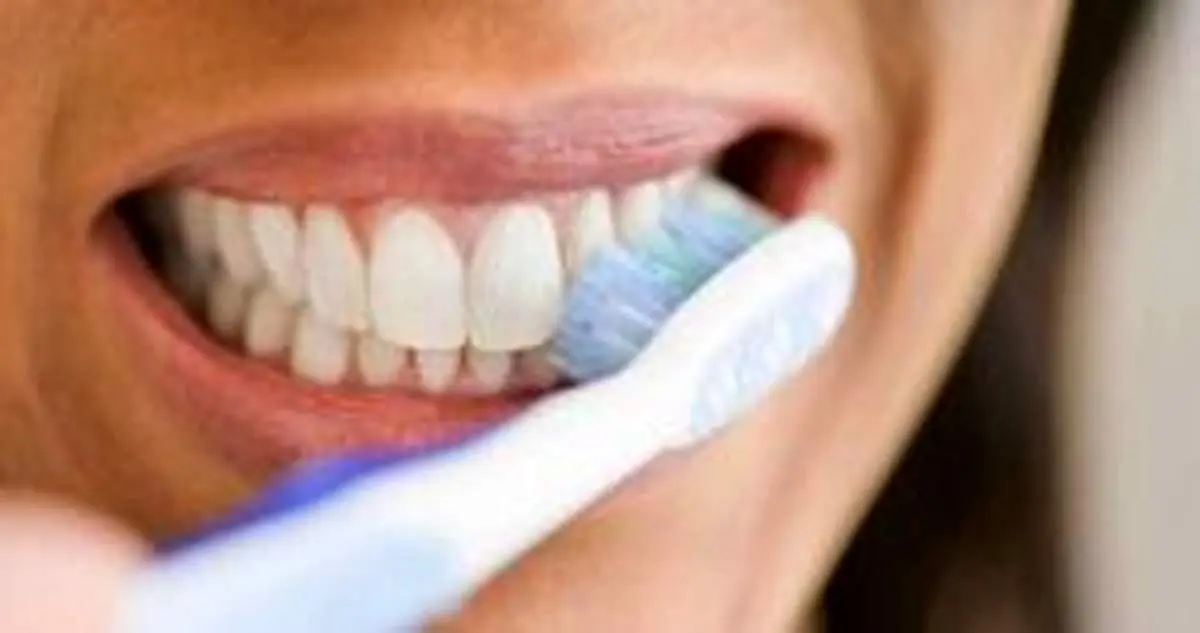 چرا هنگام مسواک زدن لثه خونریزی میکند؟