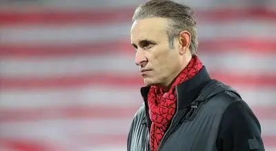 خبر بازگشت سرمربی سابق پرسپولیس به نیمکت سرخ‌ها صحت ندارد