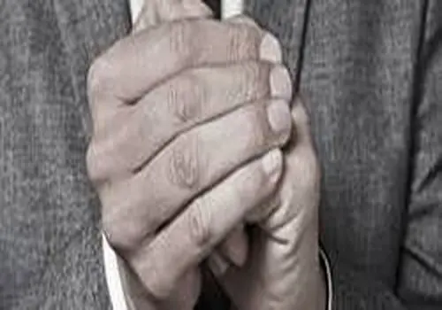 علت سوزش بی دلیل پوست پا و دست ها
