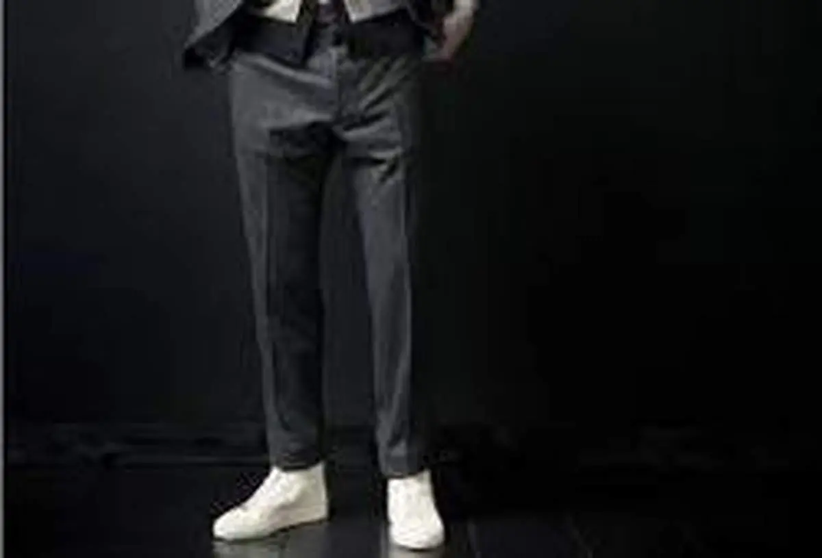 نکاتی برای پوشیدن کت و شلوار با کتانی