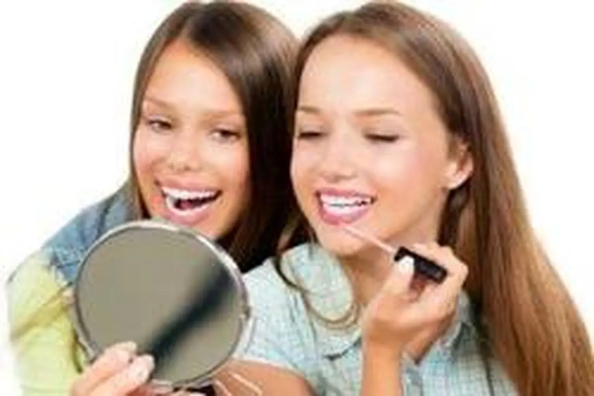 علت آرایش کردن دختران در دوران نوجوانی