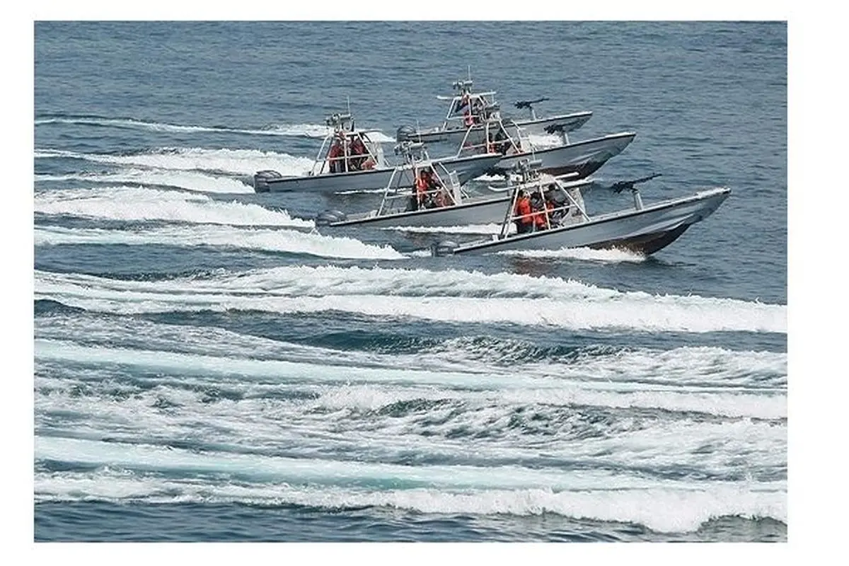 نمایش قدرت قایقهای سپاه مقابل رئیس ستاد فرماندهی مرکزی آمریکا