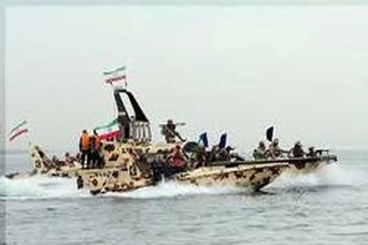 فرمانده آمریکایی:رویارویی قایق‌های ایران با ناو آمریکایی در خلیج‌فارس حرفه‌ای بود