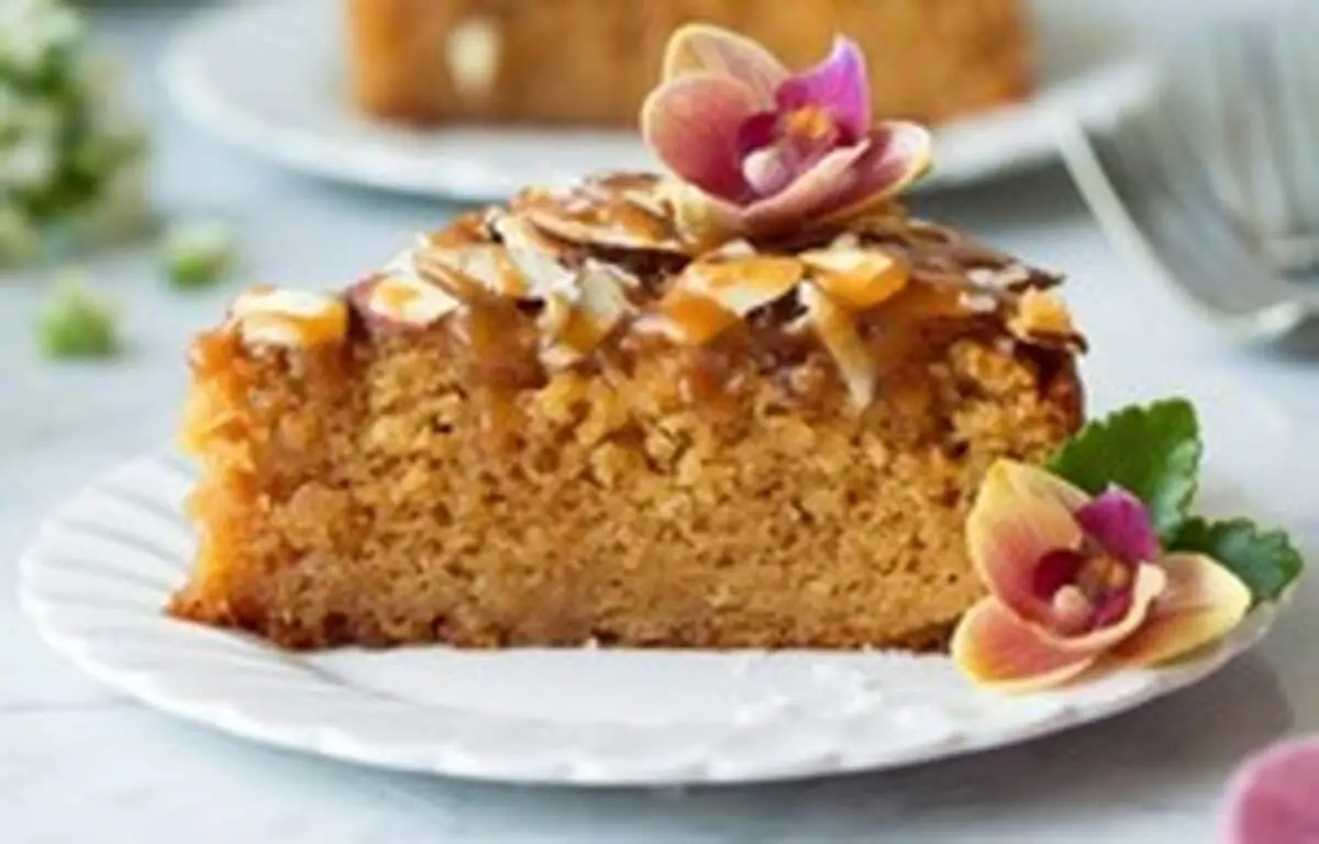 کیک بادام با سس کارامل، یک دسر رویایی