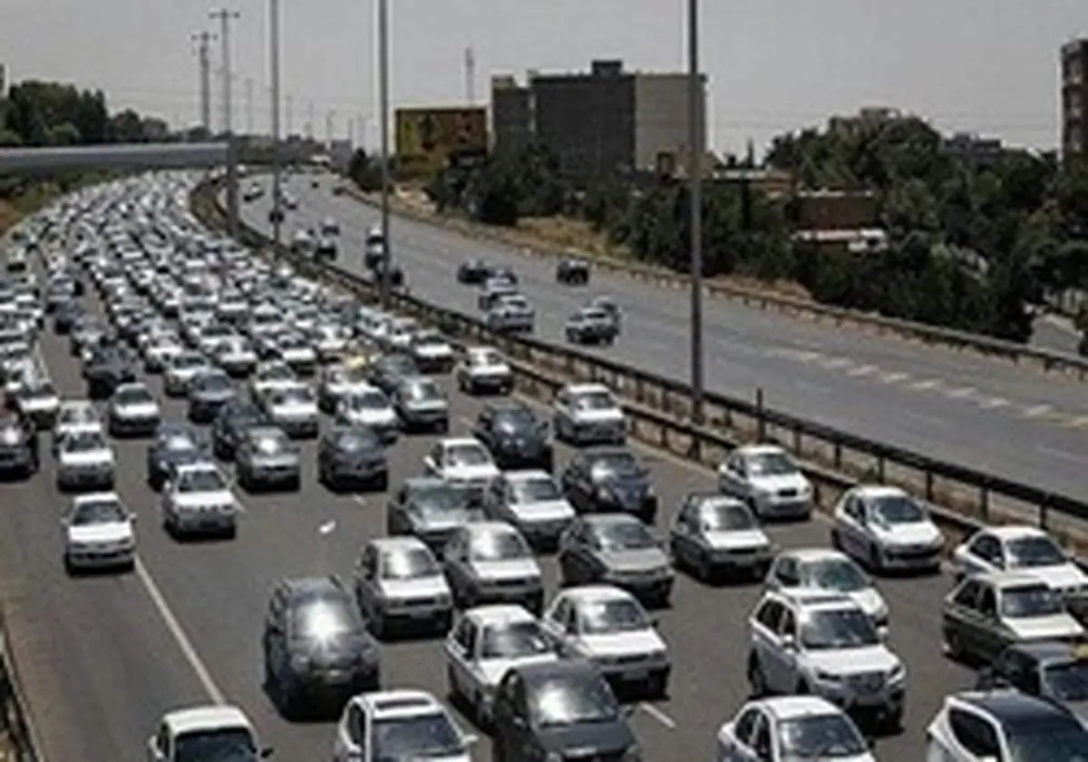 ترافیک در آزادراه کرج - تهران سنگین است