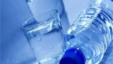 عوارض نوشیدن آب بین غذا خوردن