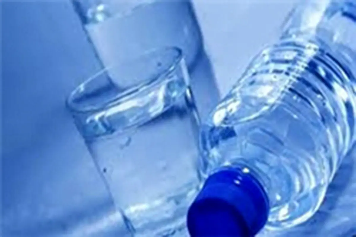 عوارض نوشیدن آب بین غذا خوردن