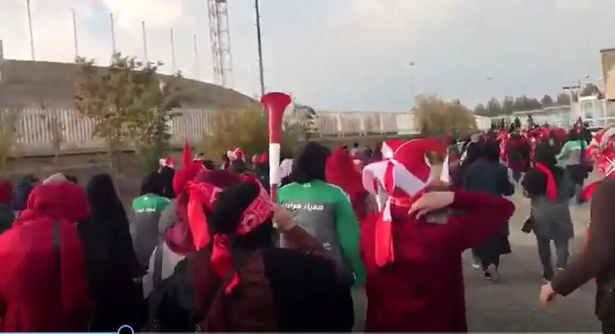 ویدیو| ورود بانوان شیپور زن پرسپولیس به ورزشگاه آزادی