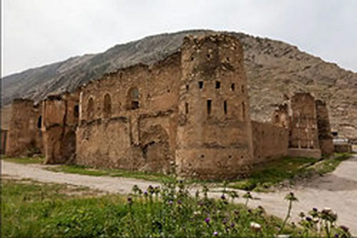 قلعه توت، از جاذبه‌های تاریخی ایلام