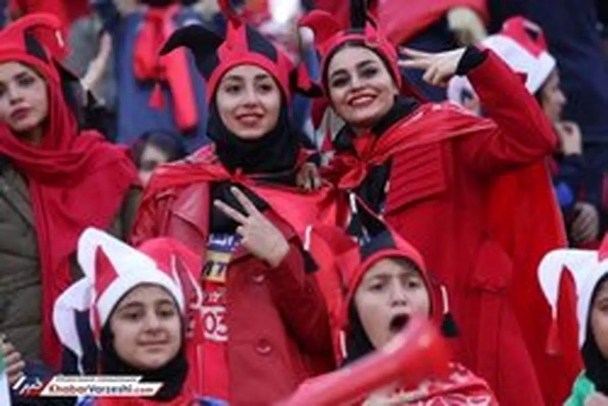 تصویری از دو دختر پسرنما که فینال آسیا را دیدند