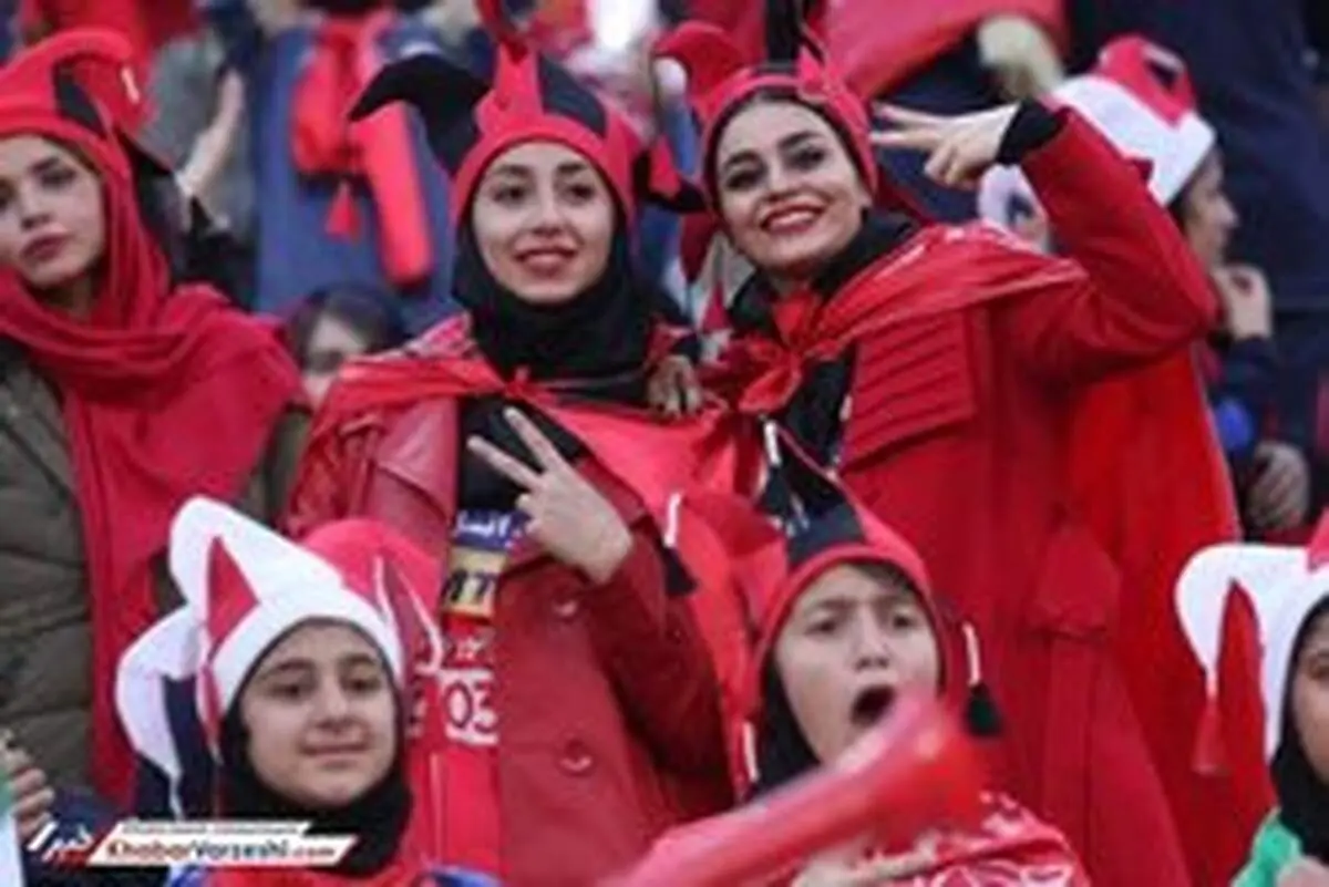 تصویری از دو دختر پسرنما که فینال آسیا را دیدند