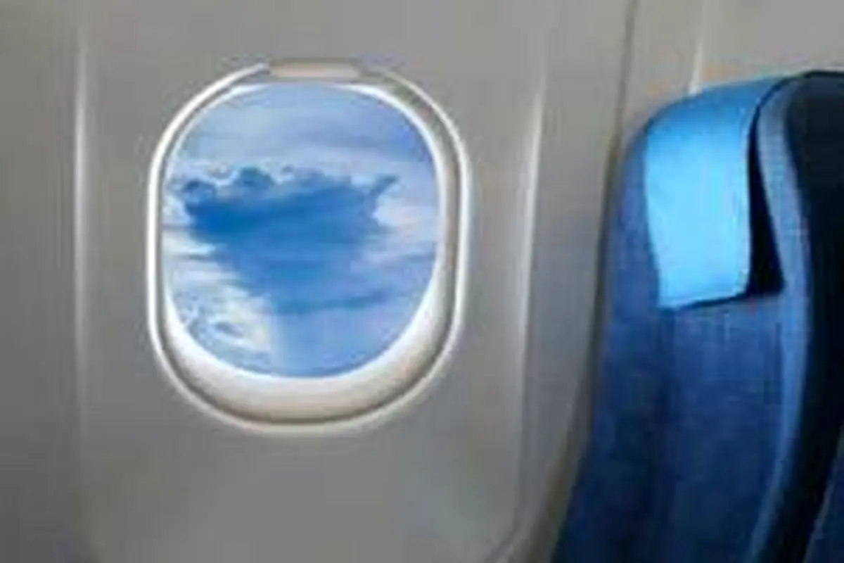 آیا می‌دانید دلیل دایره بودن پنجره‌های هواپیما چیست؟