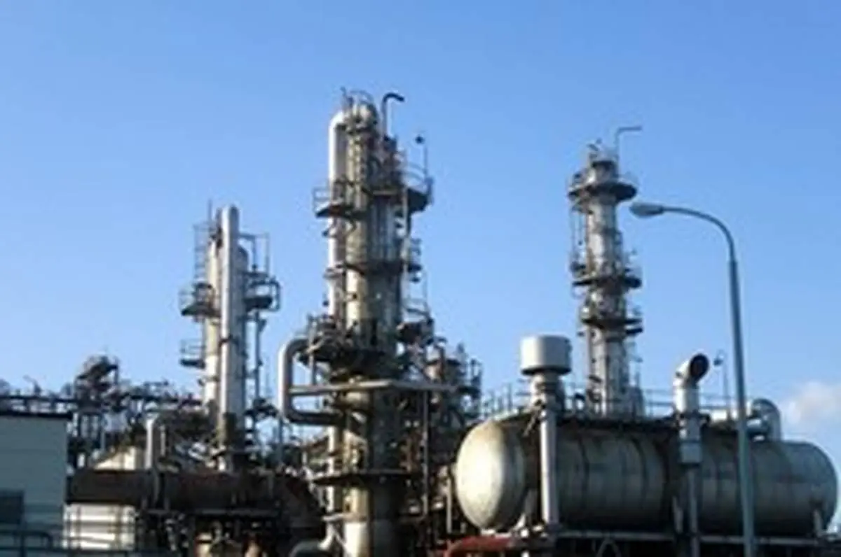 برج تقطیر در پالایشگاه چگونه کار می‌کند؟