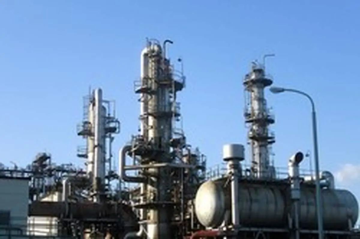 برج تقطیر در پالایشگاه چگونه کار می‌کند؟