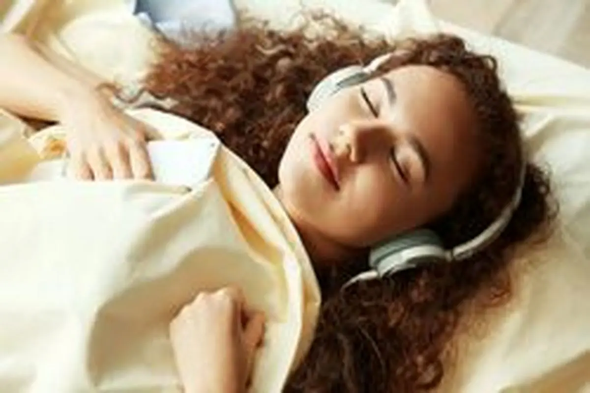 آیا موسیقی می‌تواند عادات خواب ما را بهبود دهد؟