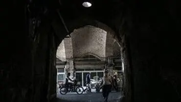 انبار کالا در بازار حضرتی آتش گرفت