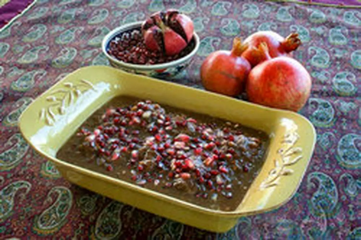 خورش سیر و انار مخصوص مازندران