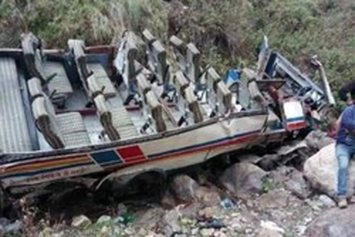 واژگونی اتوبوس در هند با ۲۸ کشته و زخمی