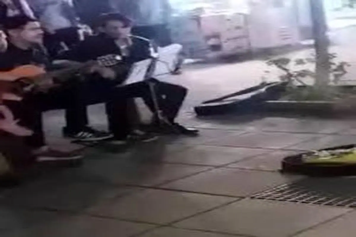 نوازنده ۱۷ ساله گروه موسیقی خیابانی رشت: اگر می دانستیم شب شهادت است به خیابان نمی رفتیم
