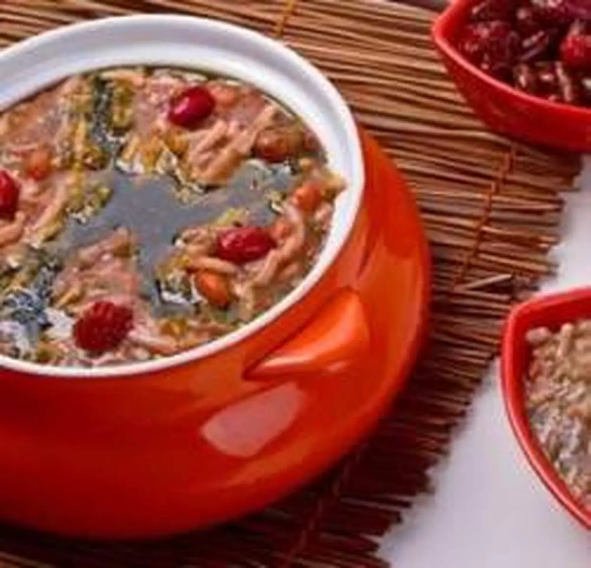 طرز تهیه آش زغال اخته ترش و خوشمزه
