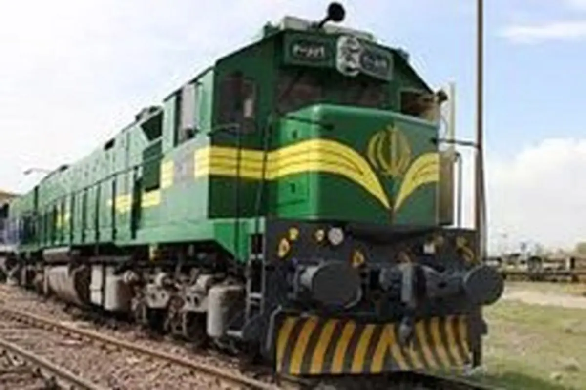 توقف طولانی قطار یزد مسافران را کلافه کرد
