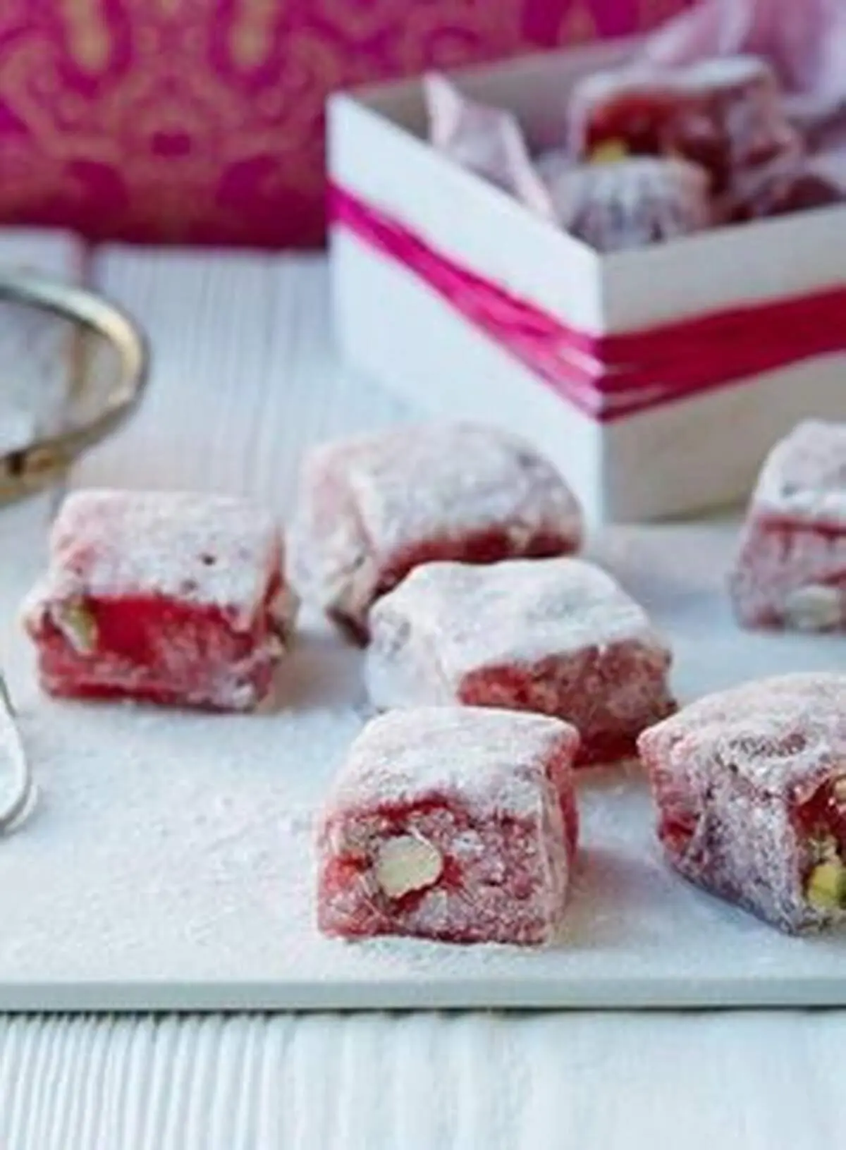 طرز تهیه باسلوق ویژه شب یلدا با ژله انار