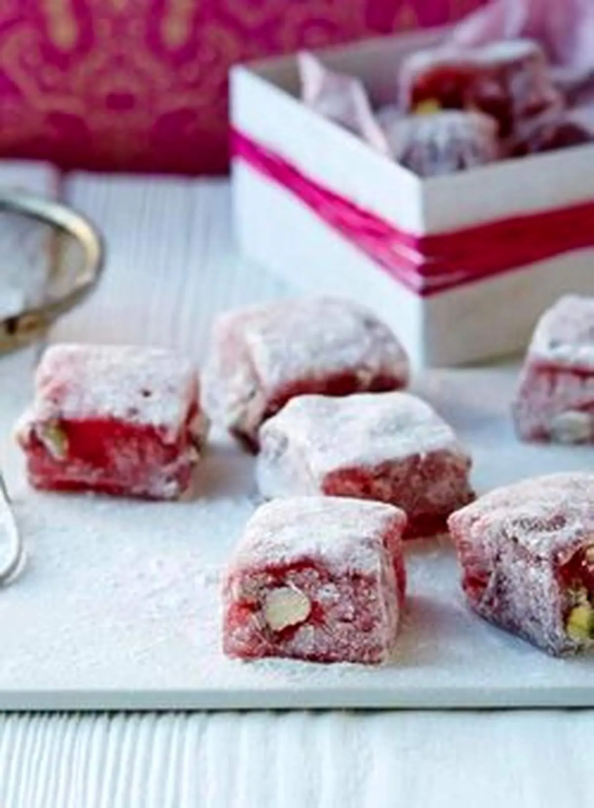 طرز تهیه باسلوق ویژه شب یلدا با ژله انار