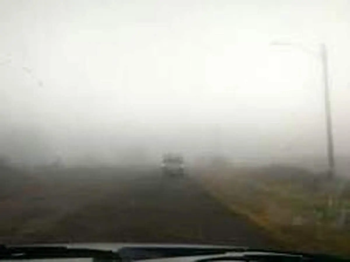 باران و مه گرفتگی در جاده‌های ۹ استان