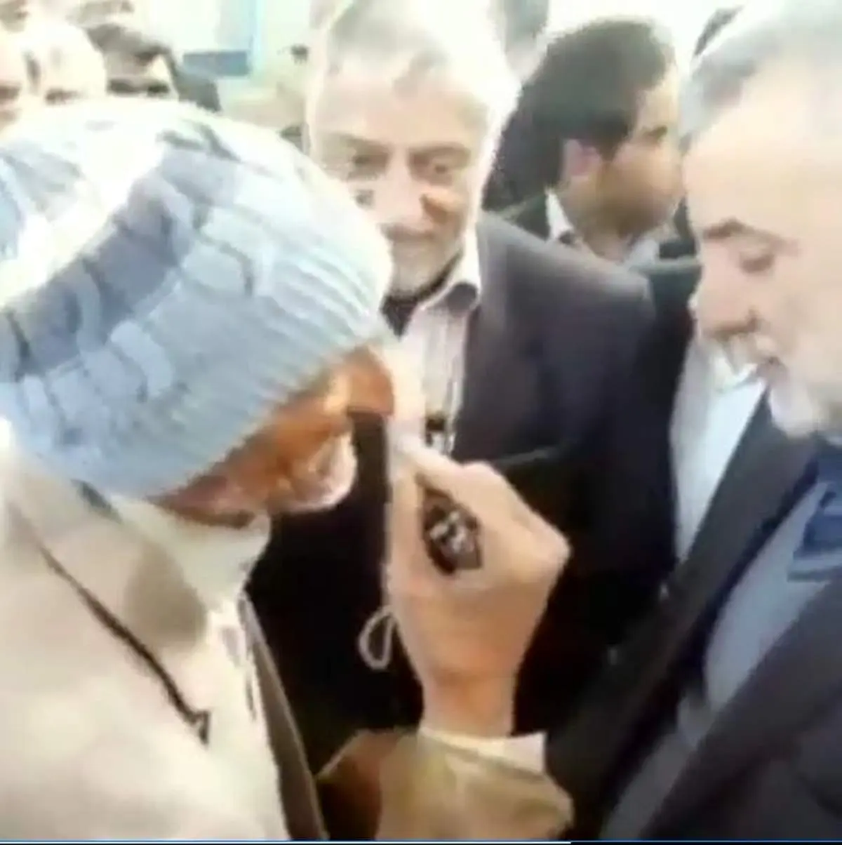 ویدیو| هشدار پیرمرد طبسی به وزیر کشاورزی: خودتان می‌دانید و ممکلت‌تان!