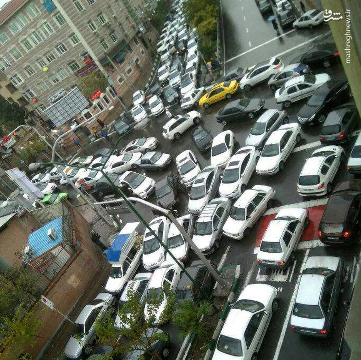 هرج و مرج در یک روز بارانی در تهران! +عکس
