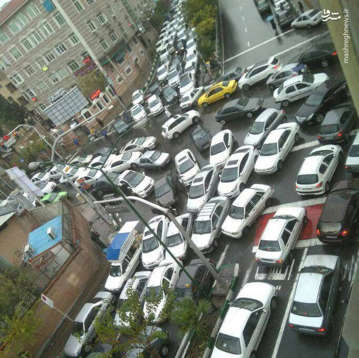 هرج و مرج در یک روز بارانی در تهران! +عکس