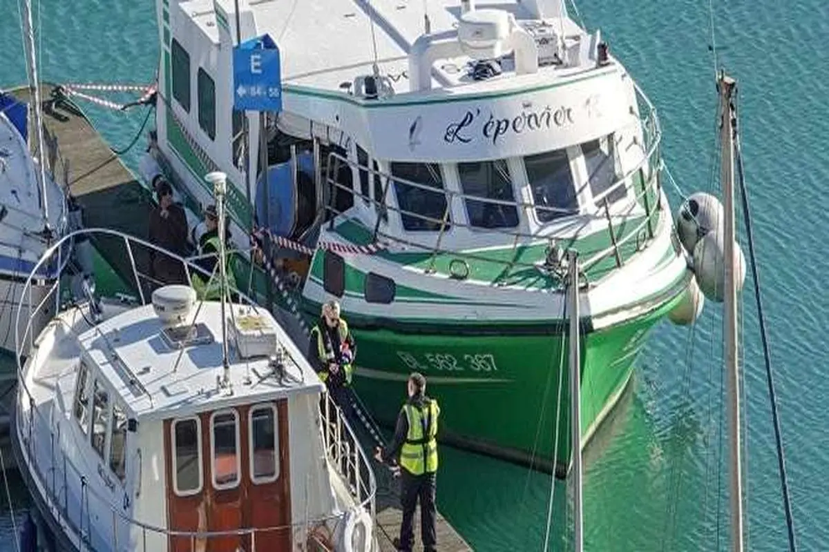 ۱۷ ایرانی پس از دزدیدن یک قایق ماهیگیری از فرانسه به انگلیس گریختند
