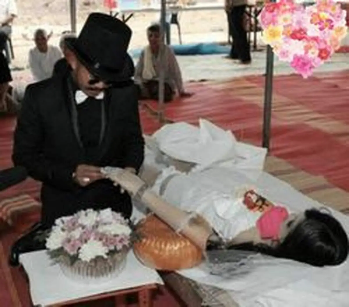 ازدواج عجیب مرد جوان با نامزد مرده خود +عکس